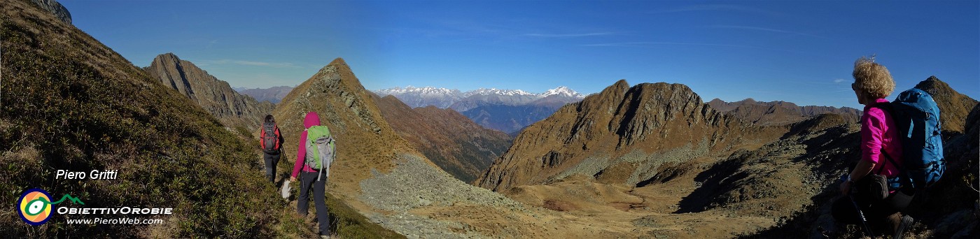 46 Dalla Bocchetta di Budria a sx x Pizzo Vento a dx per Tartano.jpg
